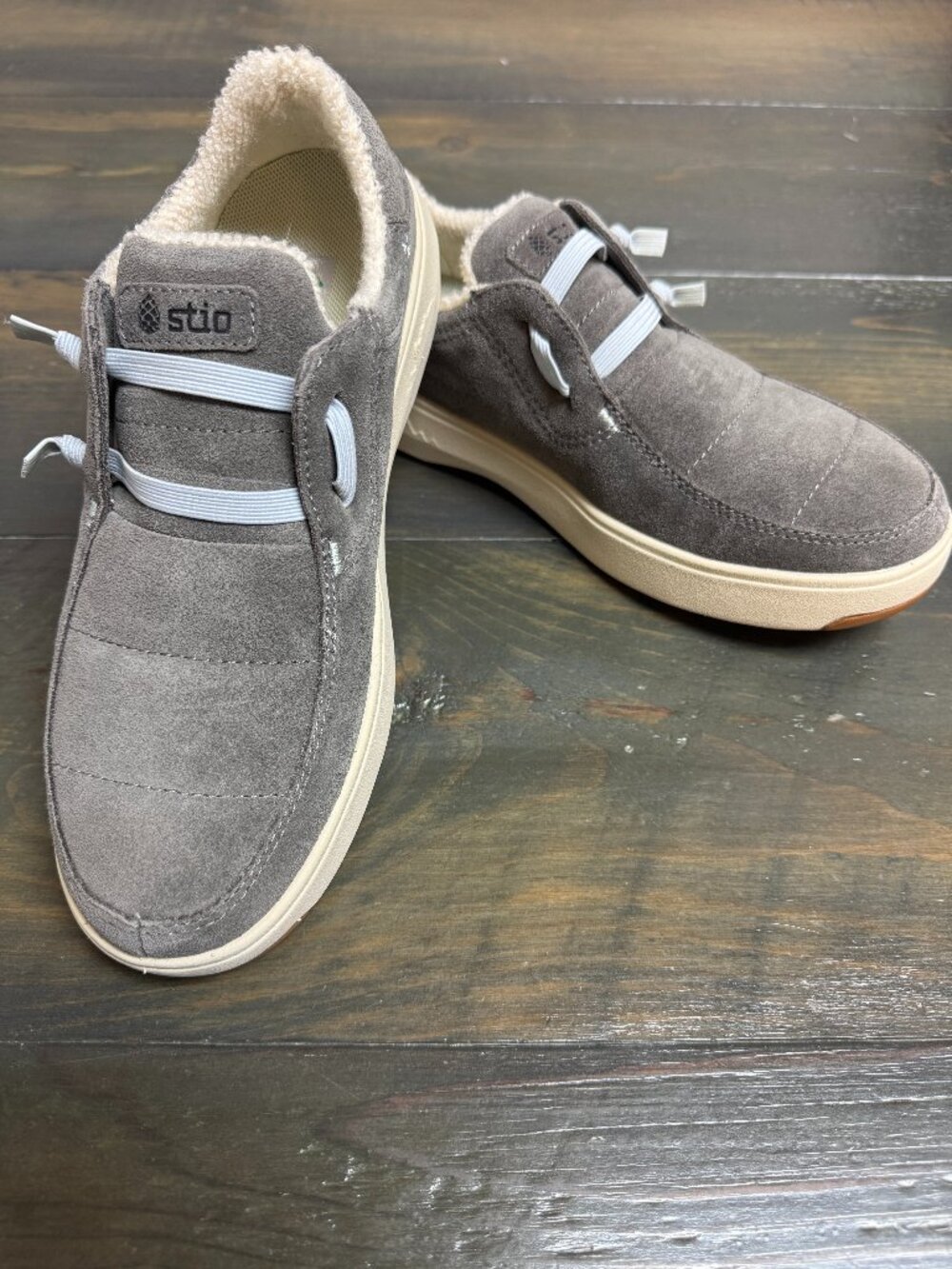 NEW! Women's Colter Low in Grey Suede